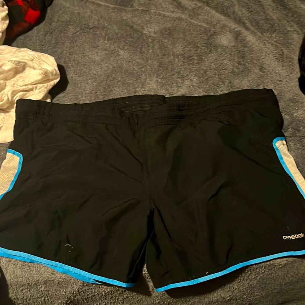 Pair of short they are reebok size m they are athletic shorts